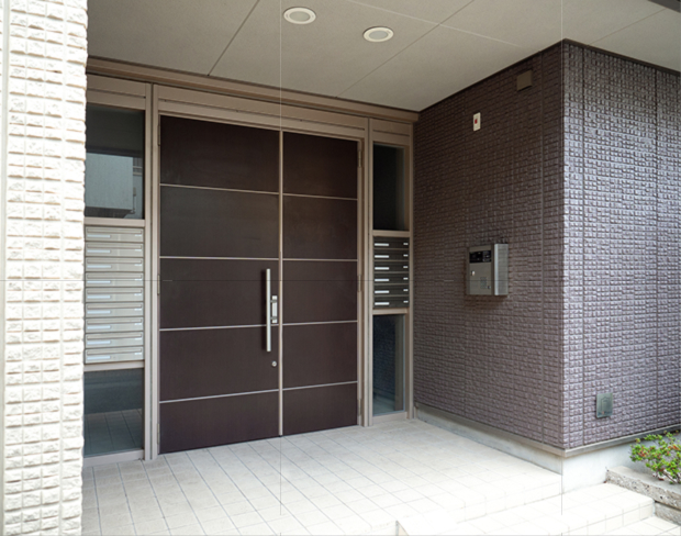 マンションのエントランスの写真