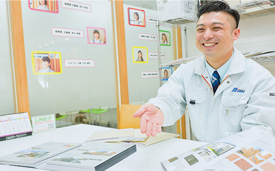 工事の流れを説明する男性の写真
