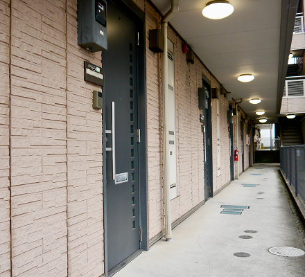 マンションの玄関ドアの写真