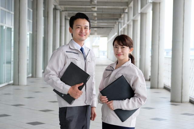 コラム：作業服を着た人